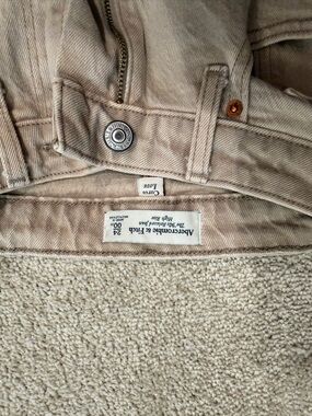 Abercrombie & Fitch Light Beige High-Waist Jeans